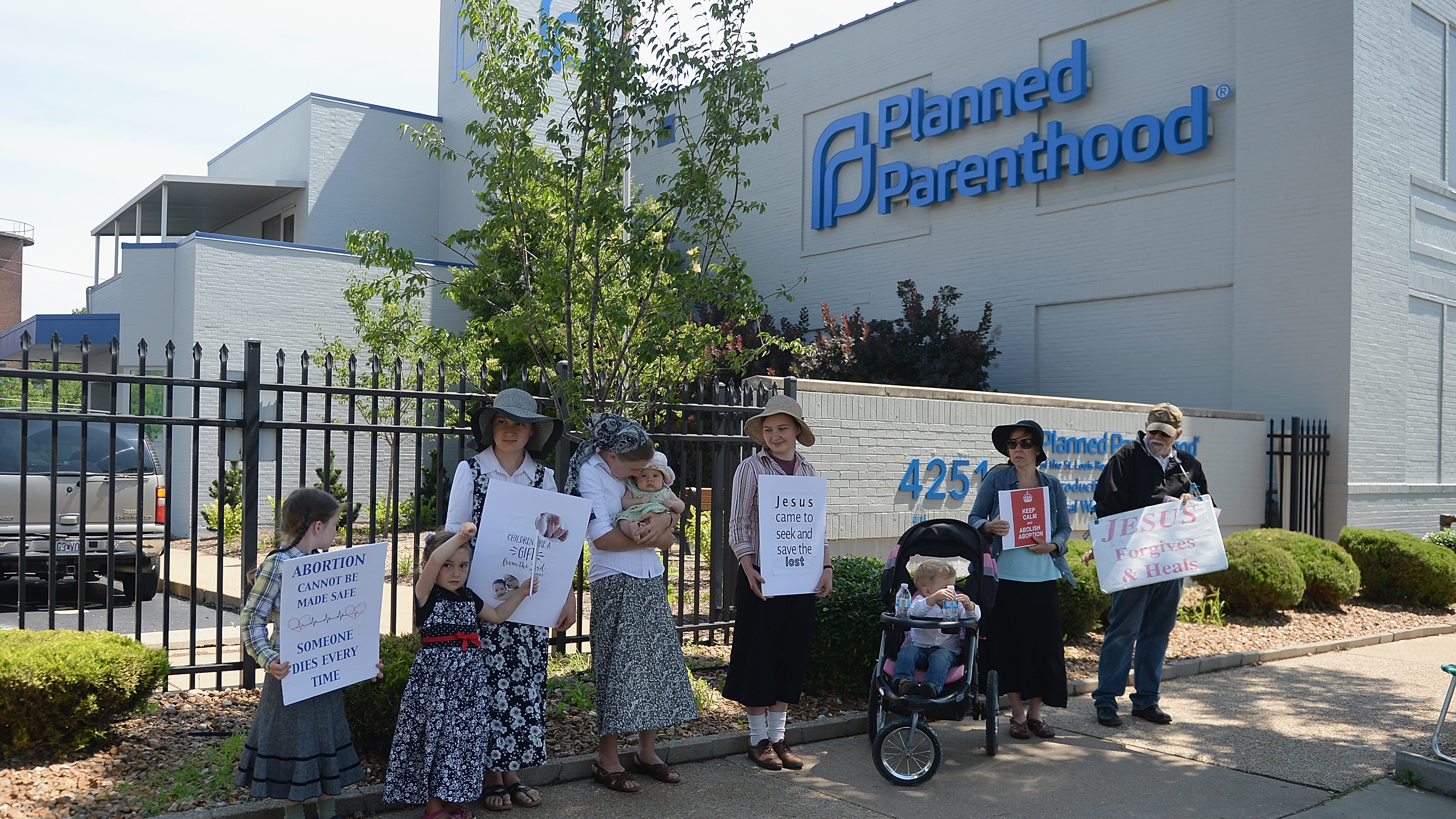 Planned Parenthood To Open Large New Facility In Illinois Near Missouri  Border | KPBS Public Media