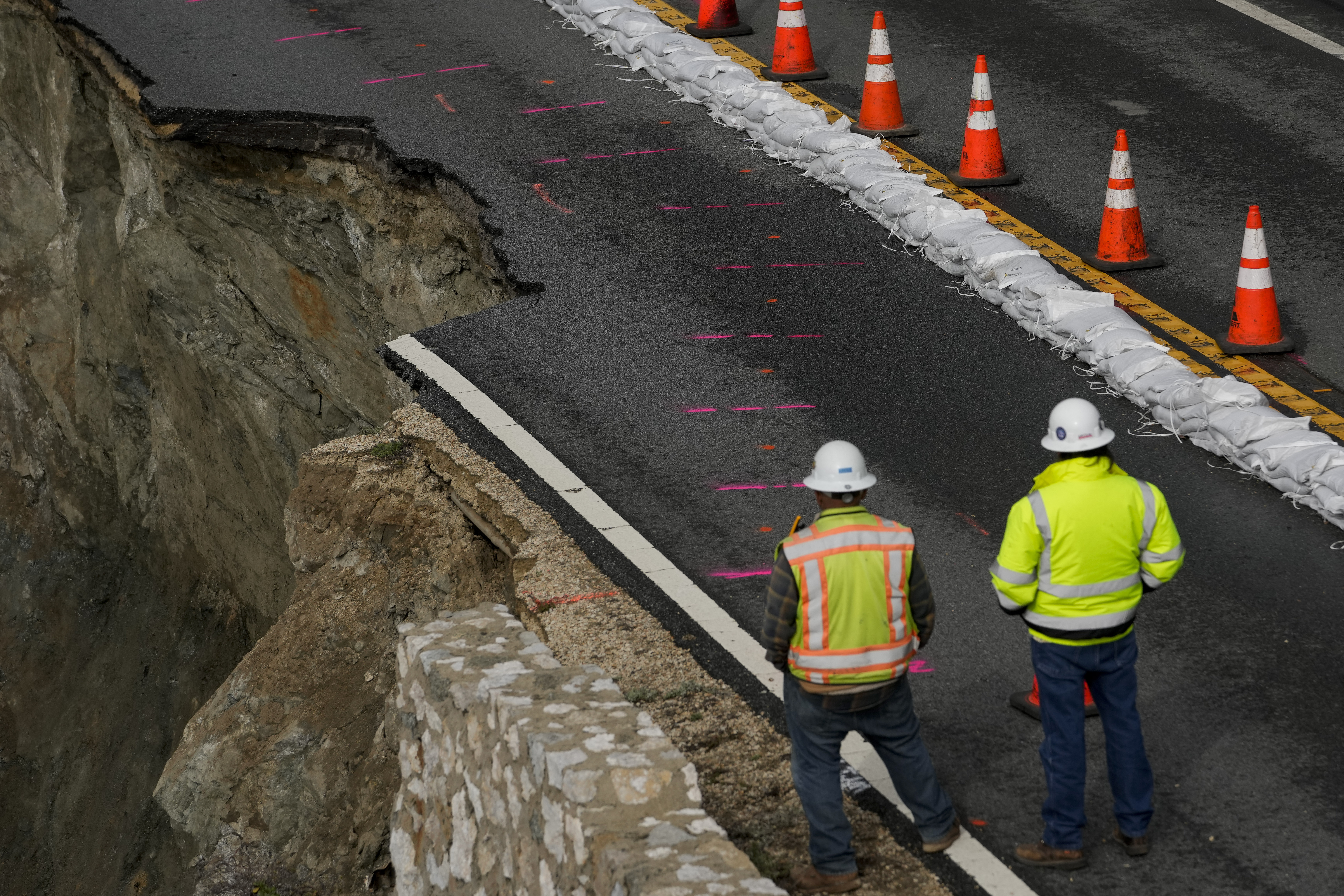 Stretch of California Highway 1 that collapsed in Big Sur closes