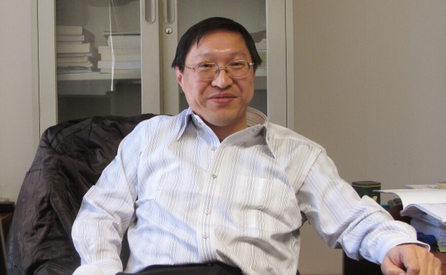 Software expert Cao Jianwen says China's supercomputer is more like a  glorified games machine, given the lack of software that is compatible with  it.