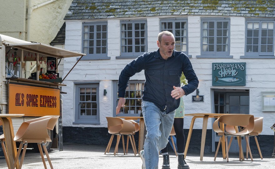 A scene from DOC MARTIN Season 10, Episode 4