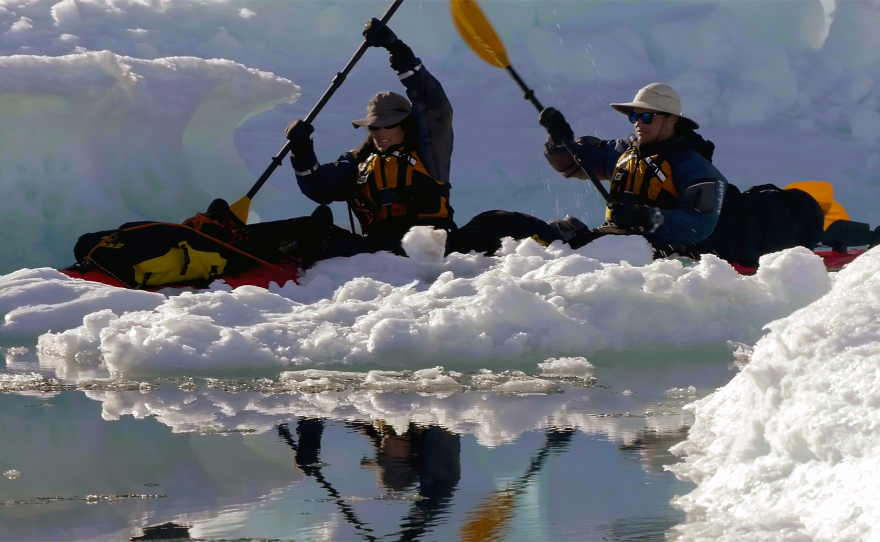 "Beneath the Polar Sun" documents the expedition of a small team of scientists and explorers who become trapped by the sea ice they have come to study, 500 nautical miles from the North Pole.