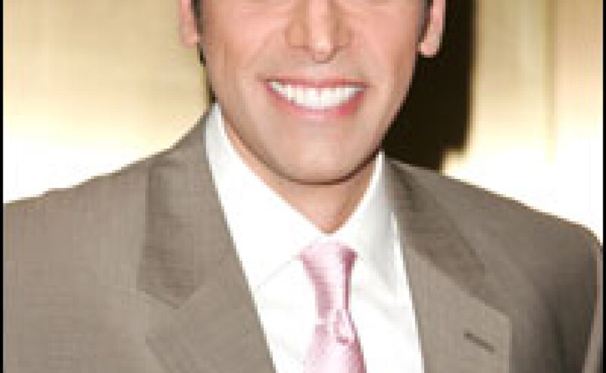 Alex Cambert hosts Telemundo's new late-night talks show <em>Mas Vale Tarde</em>.