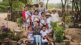 Pati visits Cenote Xocempich with activist and lawyer Zoila Cen, who has dedicated her career to helping Mayan people. The next day, Zoila invites Pati to her niece's birthday celebration.