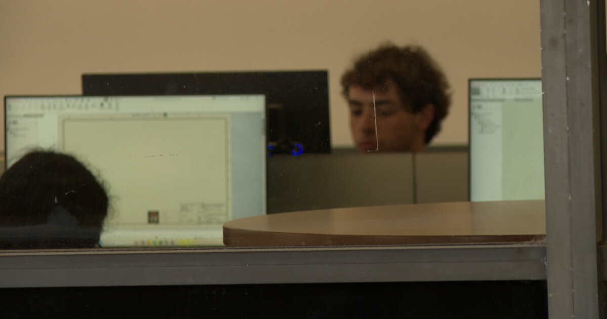 Canvas outage causes students anxiety during stressful finals week