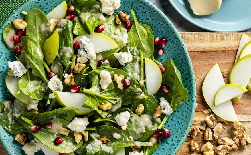 Spinach Salad with Gorgonzola and Pear