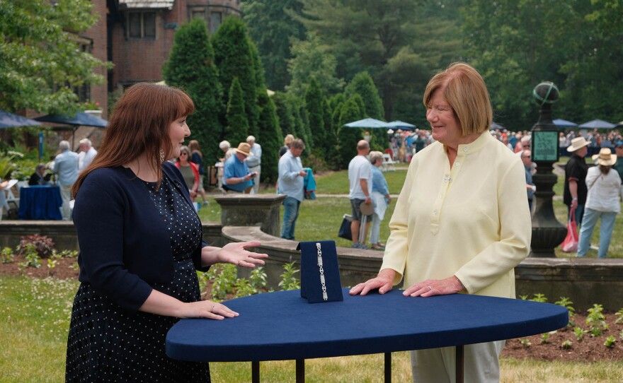 Kaitlin Schinnick (left) appraises a diamond and platinum bracelet, in Akron, Ohio. ANTIQUES ROADSHOW “Stan Hywet Hall & Gardens, Hour 1” premieres Monday, April 29 at 8/7C PM on PBS.