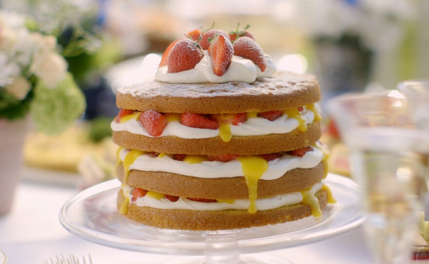 Cricket cake with strawberries and lemon curd