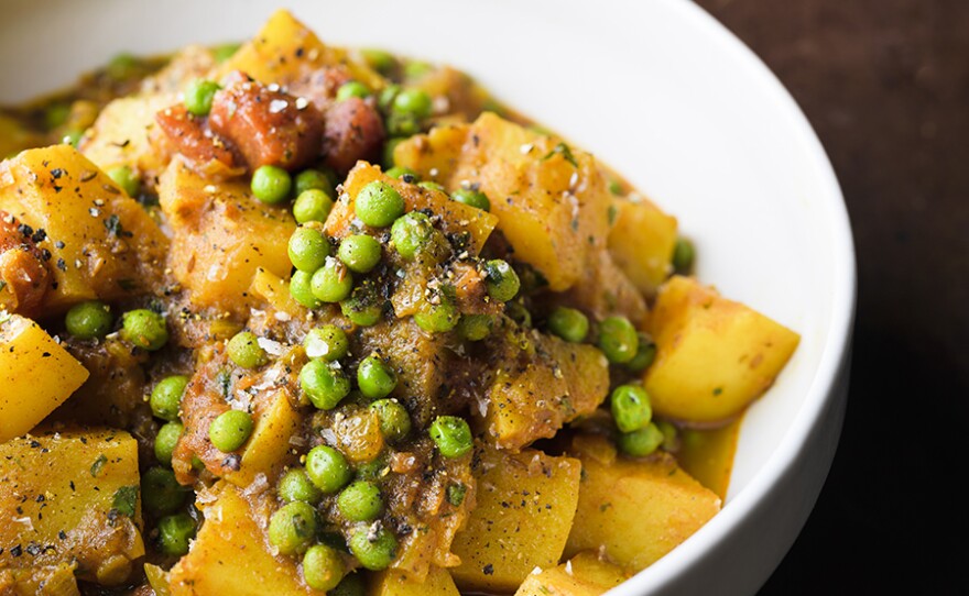 Potato and Green Pea Curry (Aloo Matar)