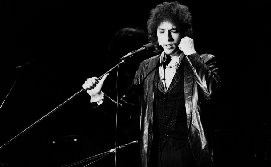 Bob Dylan performs on July 4, 1978 at the Pavillon de Paris.