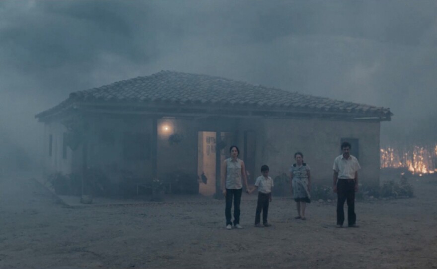 Burning sugar cane fields help create a suffocating atmosphere in the family drama "Land and Shade" from Colombia.