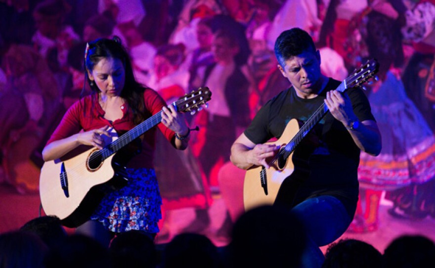 In this episode, the incomparable Mexican guitar duo Rodrigo y Gabriela play a dazzling 12-song set at the century-old Sorolla Gallery surrounded by the 14 paintings that make up Joaquin Sorolla y Bastida's masterwork "Vision of Spain."