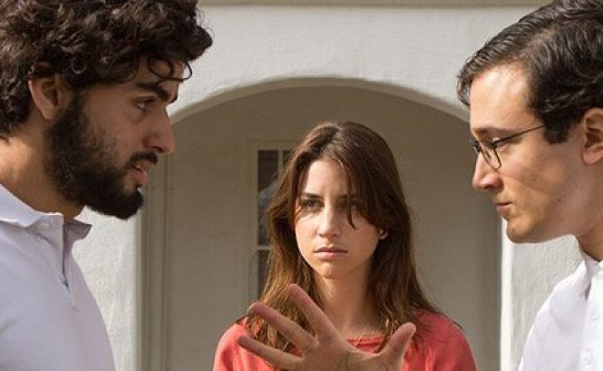 "Pecado Original" serves up a smart, sexy romantic comedy of manners.