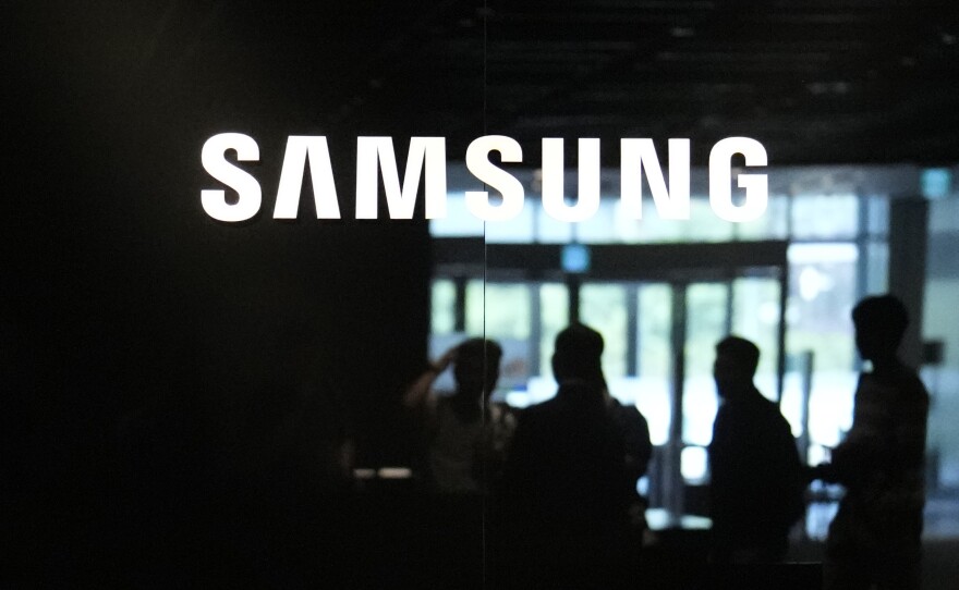 FILE - The logo of the Samsung Electronics Co. is seen during a media tour at Samsung Electronics' headquarters in Suwon, South Korea, June 13, 2023. The Biden administration has reached an agreement to provide up to $6.4 billion in direct funding for Samsung Electronics to develop a computer chip manufacturing and research cluster in Texas. The funding announced Monday, April 15, 20204, by the Commerce Department is part of a total investment in the cluster that, with private money, is expected to exceed $40 billion. (AP Photo/Lee Jin-man, File)