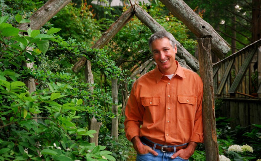 Gardening and sustainability expert Joe Lamp’l ("joe gardener"). GROWING A GREENER WORLD combines the latest trends in eco-friendly outdoor living with traditional gardening know-how, while emphasizing organic gardening, healthy living, seasonal cooking and environmental stewardship.In each episode, Lamp’l introduces one feature story and then demonstrates a hands-on gardening project.