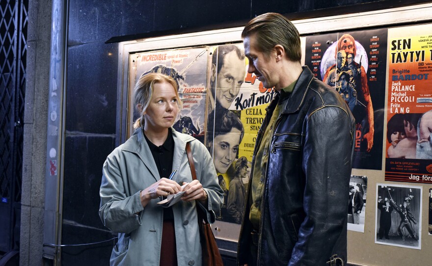 The posters in this Aki Kaurismäki film "Fallen Leaves" provides clues to its tone and content.