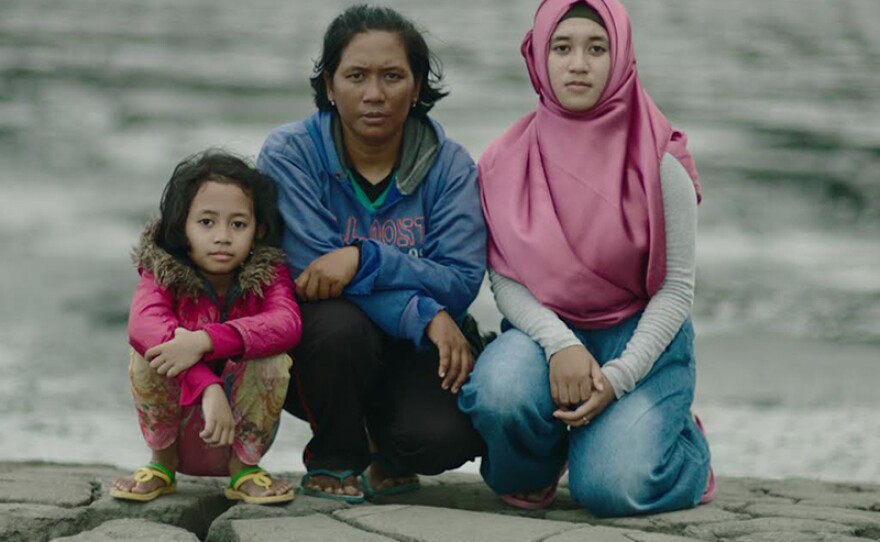 Dian with her Sister Katrin and Mother Harwati.