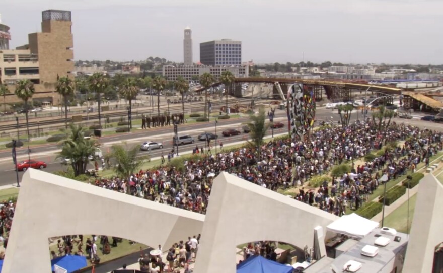 The Hall H line back in the day before there were tents to shield attendees from the sun while waiting long hours in line. Undated photo.