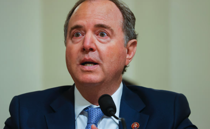 El representante Adam Schiff, demócrata de California, habla durante una audiencia del comité selecto de la Cámara de Representantes sobre el ataque del 6 de enero al Capitolio en Washington, el martes 27 de julio de 2021.