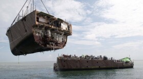 The bow of the mine countermeasure ship Ex-Guardian (MCM 5) is removed by the crane vessel M/V Jascon 25 during operations March 26.