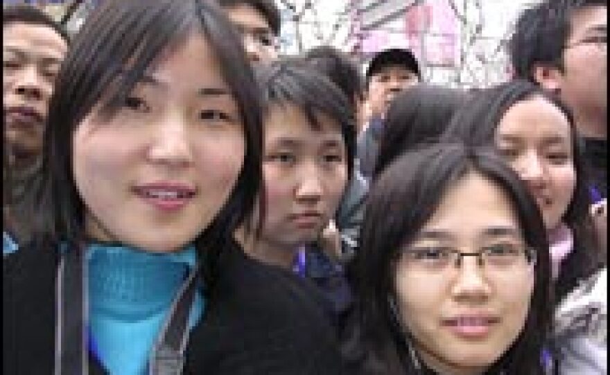 A crowd of Lee Young-ae's fans, some of whom traveled across China to see her in person.