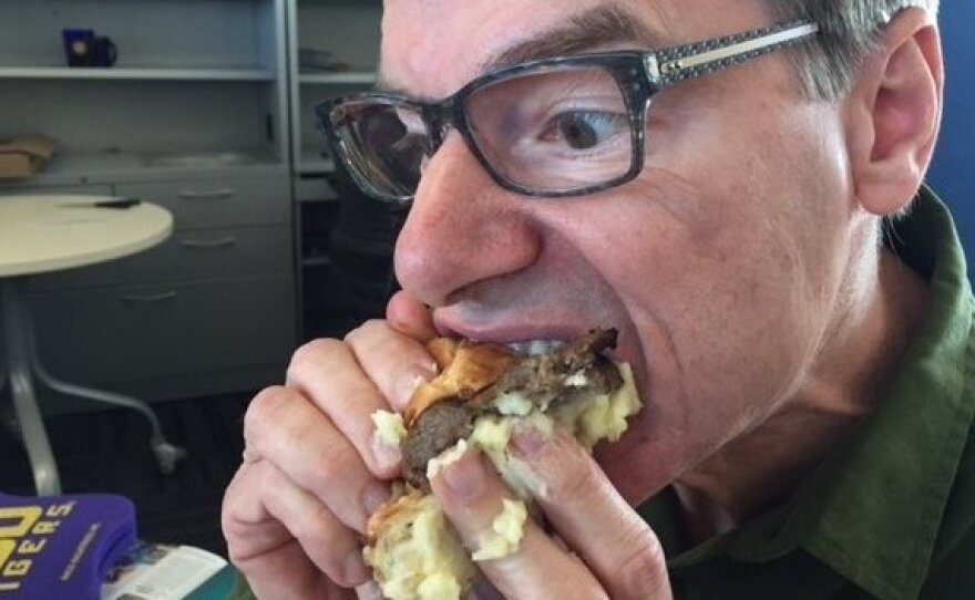 Even Robert's patented Double Eagle Sandwich Grip of the Abe Lincoln in 2014 couldn't contain the mashed potatoes.