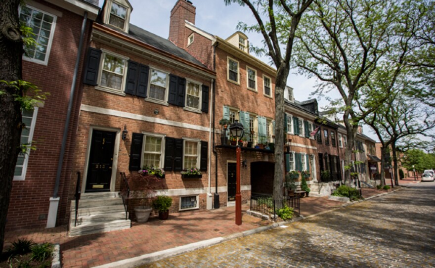 Founded by Quaker William Penn as a pacifist outpost, Penn’s plan for Philadelphia, Pa. was a spacious grid that called for wide streets and enormous residential lots.