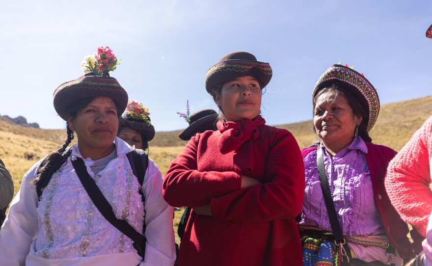 Magdalena Machaca Mendieta (far right), an engineer from the community of Quispillaccta, and friends, Puncupata, Peru