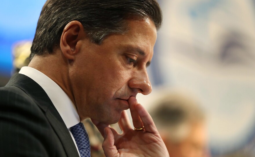 Miami-Dade Schools Superintendent Alberto Carvalho announced that he will turn down a job offer to become head of the New York City schools.