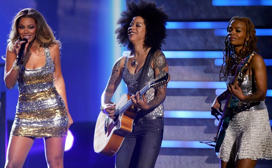 Beyoncé Knowles (L) with guitarist Bibi McGill and Divinity Roxx at the 2006 American Music Awards.