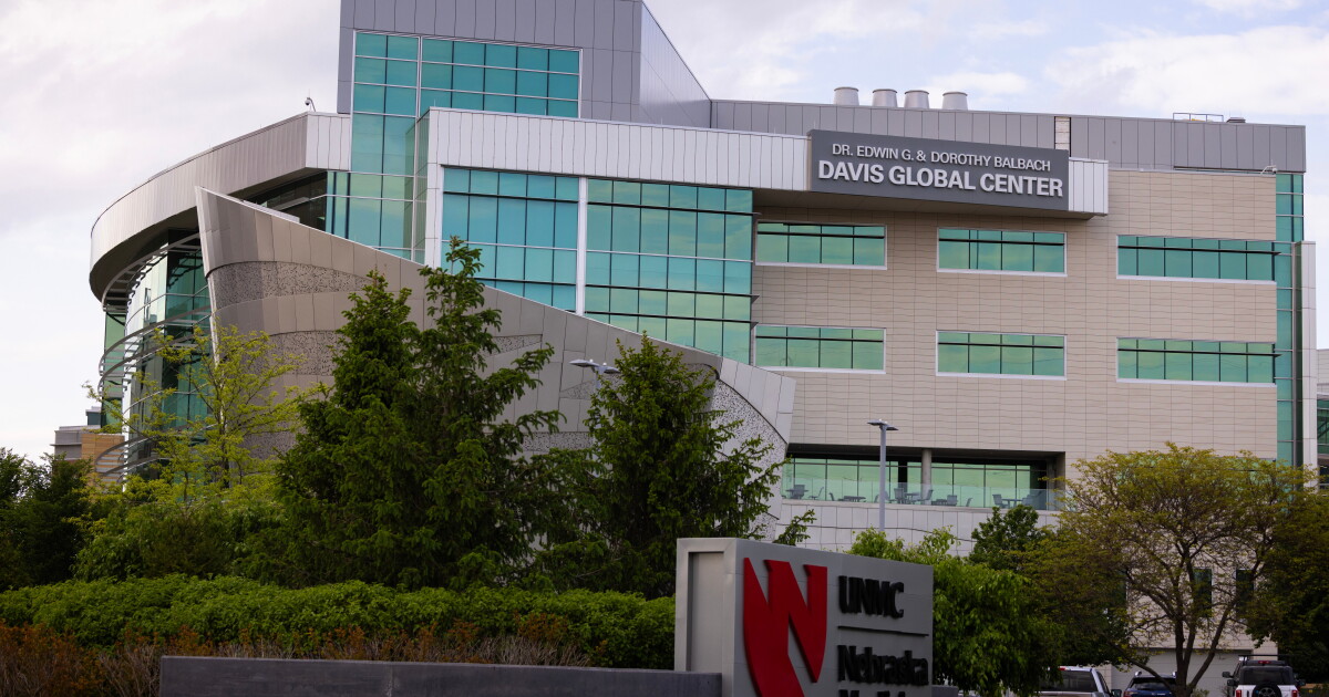 White House response to hantavirus and Ebola contrasts with COVID criticisms