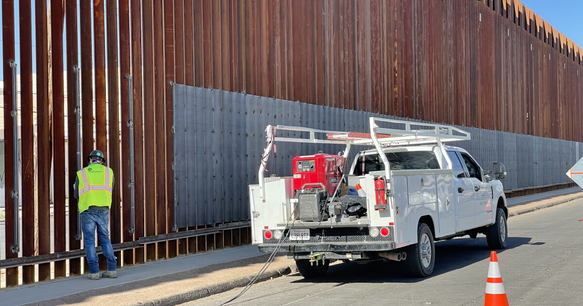 Border Wall In Calexico Gets Reinforced With New Sheets Of Metal Mesh ...