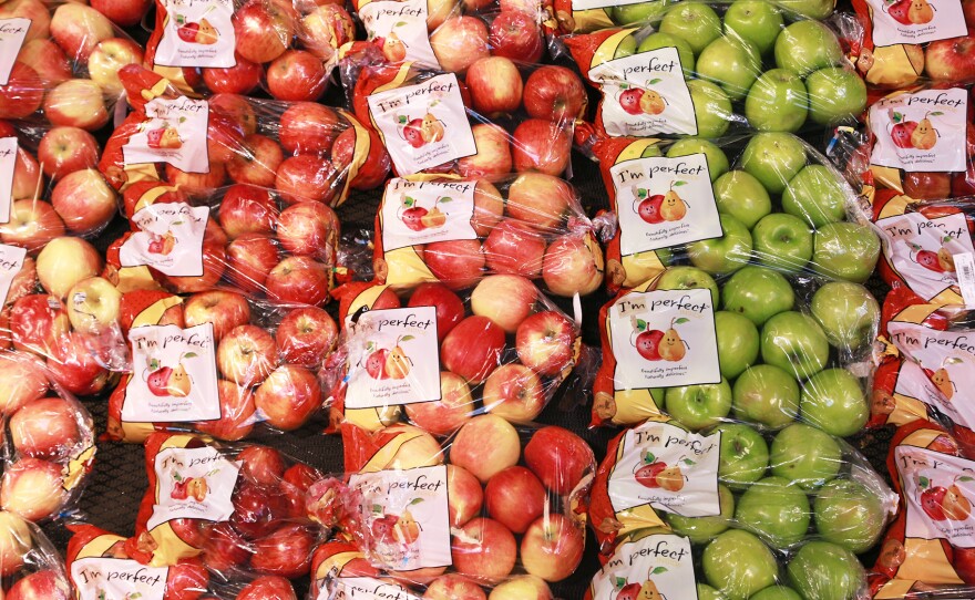 Starting this week, Wal-Mart, America's largest grocer, says it will start piloting sales of weather-dented apples at a discount in 300 of its Florida stores.