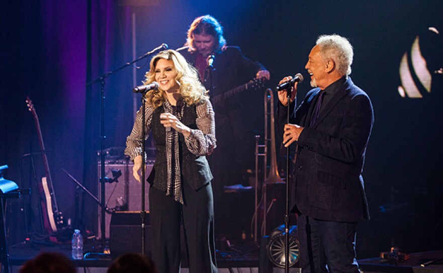Special guest Alison Krauss joins Tom Jones in this SOUNDSTAGE special.