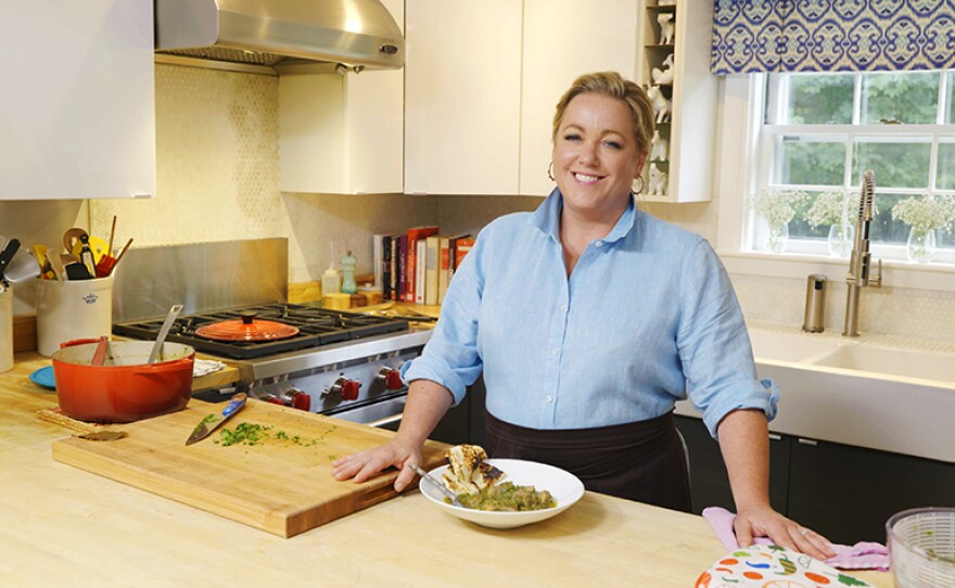 Host Julia Collin Davison makes a foolproof recipe for Chile Verde con Cerdo (Green Chili with Pork).