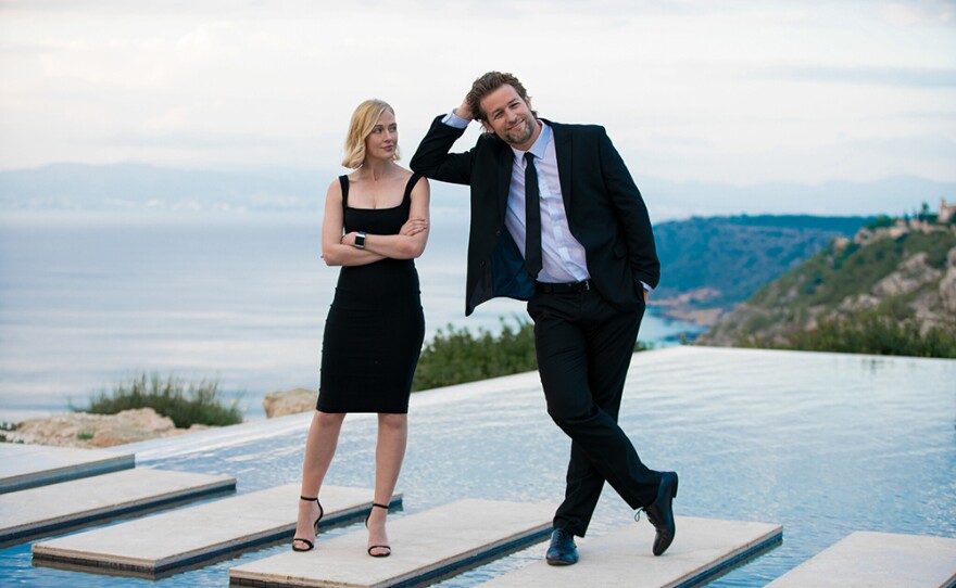 Miranda (ELEN RHYS) and Max (JULIAN LOOMAN) in THE MALLORCA FILES.