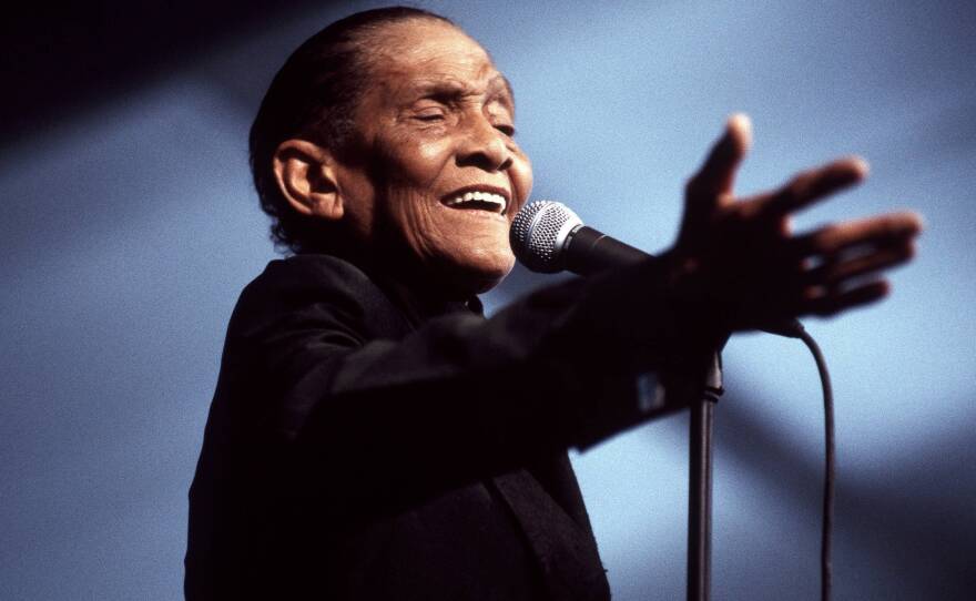 Jimmy Scott performing at the New Orleans Jazz & Heritage Festival in 2001.