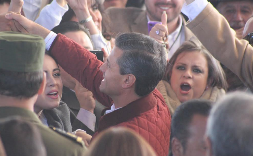 President Enrique Peña Nieto greets citizens in Ojinaga, Chihuahua, Nov 28, 2013.