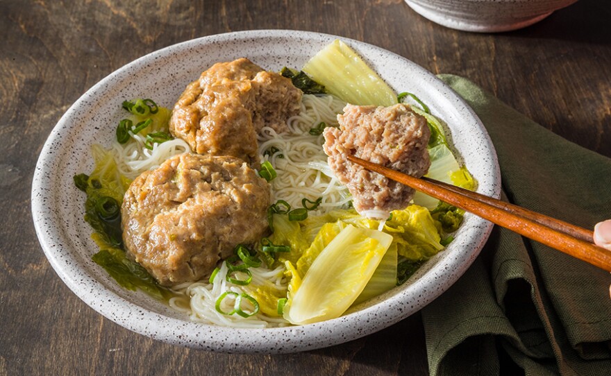 Shizi Tou (Lion's Head Meatballs)