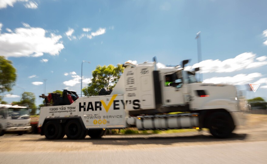 Harvey's Towing truck in service, Park Ridge, Brisbane, Queensland, Australia.