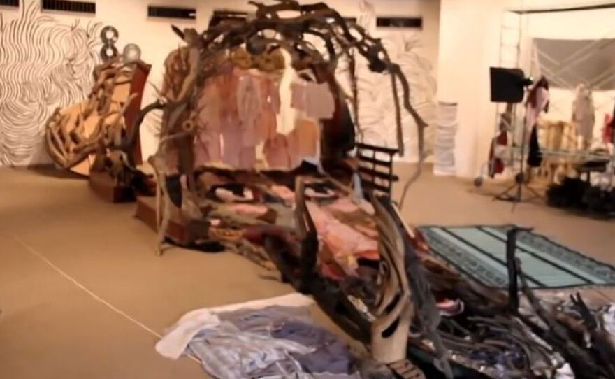 Behind the scenes of the installation portrait of Sotigui Kouyate.