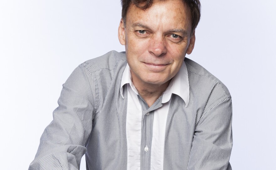 Graeme Simsion was an IT consultant before publishing <em>The Rosie Project.</em>