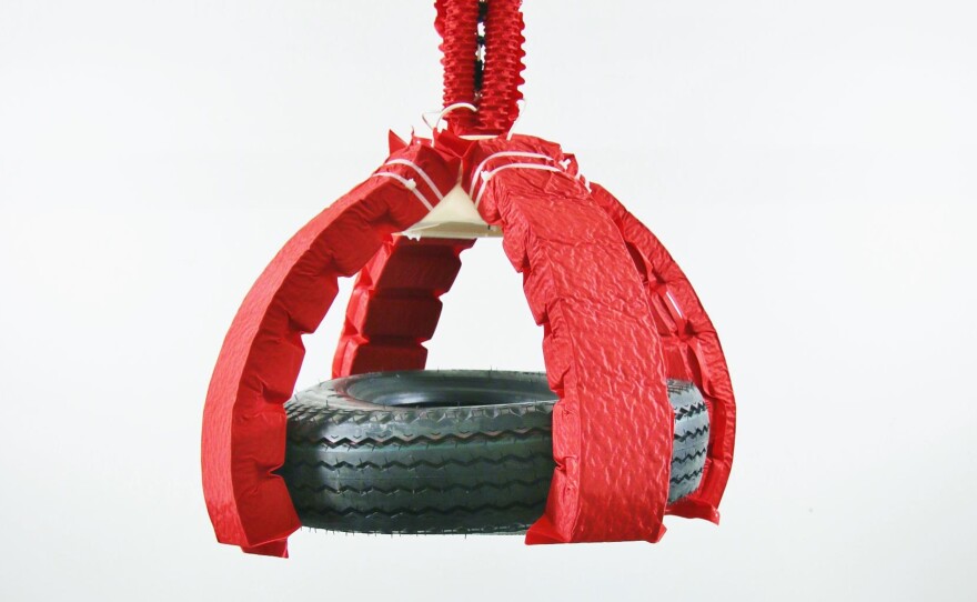 A demonstration of strength of the artificial muscle.