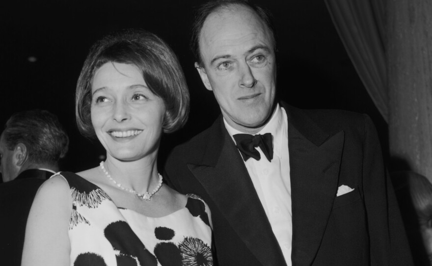 Writer Roald Dahl with his wife American actress Patricia Neal at the Screen Directors Awards, circa 1962.