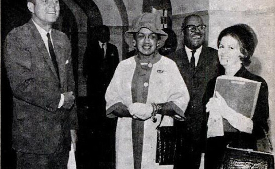 Then-Fashion Fair director Freda DeKnight (center) stands with President John F. Kennedy when the models visited the White House. The photo was featured in the Oct. 26, 1961, issue of <em>Jet</em> Magazine.