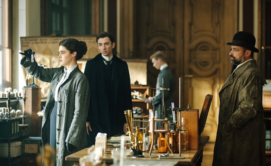 Left to right: Amelia (Lucy Griffiths) helps Max Liebermann (Matthew Beard) and DI Oskar Rheinhardt (Juergen Maurer) investigate the mysterious death of a Hungarian countess in VIENNA BLOOD: Season 2.