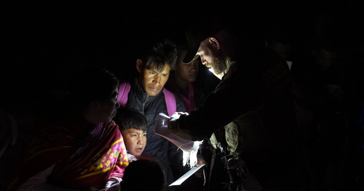US launches online system to seek asylum on Mexican border | KPBS ...
