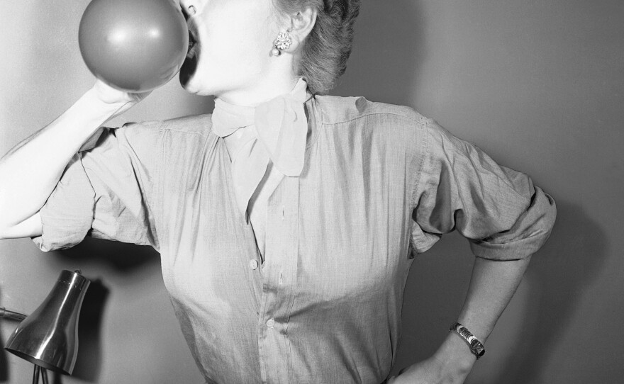 Stritch blows up balloons as a voice training exercise in November 1954.