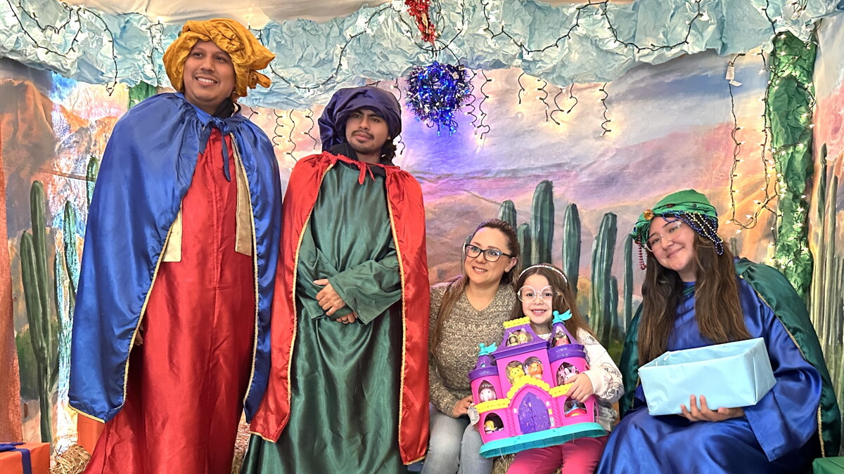 Día de Los Reyes celebrated in San Ysidro with toys, books and tradition - Vimarsana News