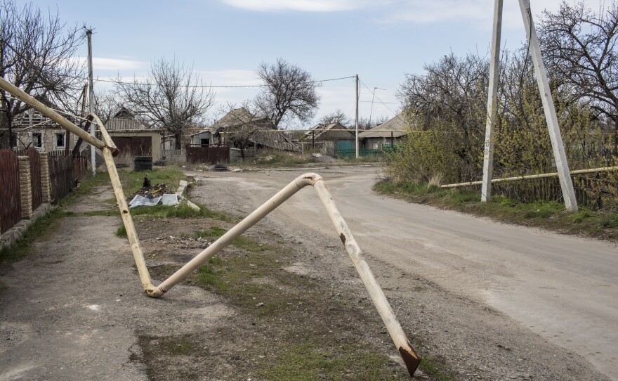 A gas pipe in Spartak was destroyed by shelling.