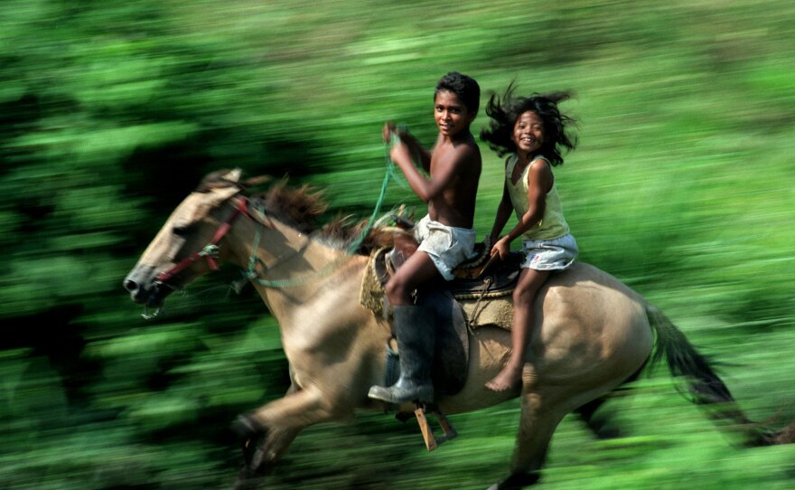 Don Bartletti's 2000 photograph "Chiapas Racers" is part of the OMA 2022 art auction and exhibition.